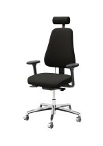En ergonomisk sort kontorstol med justerbare armlæn, et polstret sæde, en høj ryg og en nakkestøtte. Stolen har en femhjulsbase i krom for mobilitet. - Ergoshop - Ergonomiske kontormøbler til erhverv